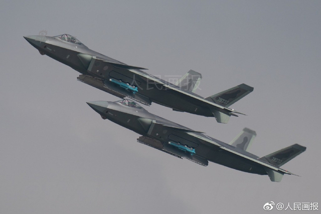 机动性燃翻全场！我军歼20战机珠海航展腾云驾雾