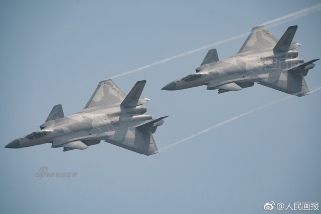 机动性燃翻全场！我军歼20战机珠海航展腾云驾雾