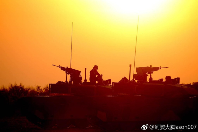 好东西就得显摆！泰国劲曝中国造VT4坦克训练画面