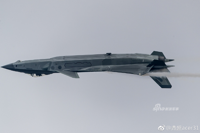 龙吟九天震寰宇！我军歼20战机凌空决胜英姿不俗