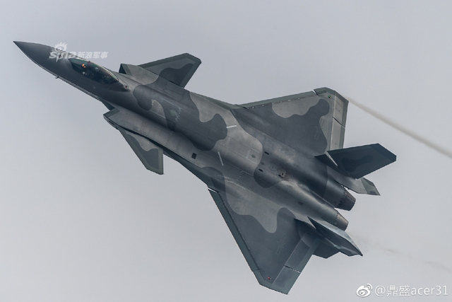 龙吟九天震寰宇！我军歼20战机凌空决胜英姿不俗