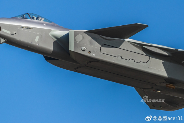 龙吟九天震寰宇！我军歼20战机凌空决胜英姿不俗