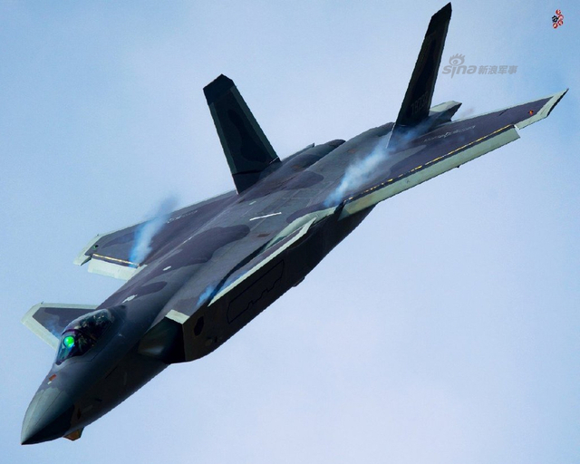 黑丝带战力无双！我空军歼20战机凌空决胜英姿不俗