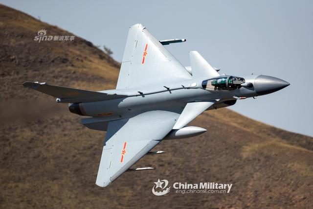 北部战区歼10C翻山越谷打空战