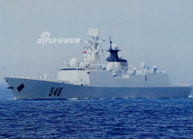 御用摄影师来了!我054A舰破岛链再遭日本P-3C围堵