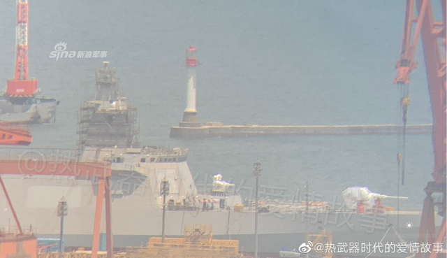 进度喜人！我大连造船厂055驱逐舰已装相控阵雷达
