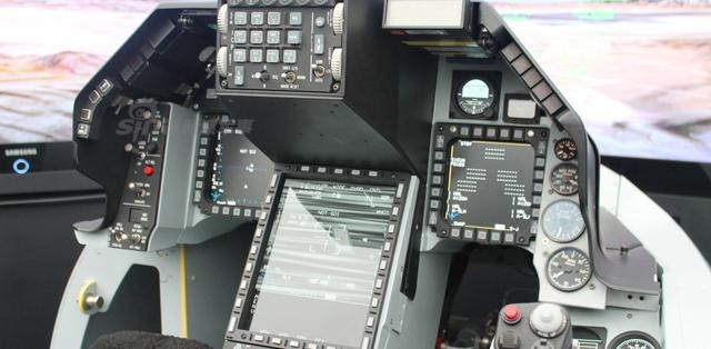 曾放话能克制歼20！台军首架自行升级F-16V战机曝光