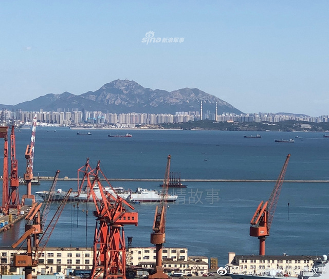 建造进度赶得及？我055万吨大驱大连造船厂内再挪窝