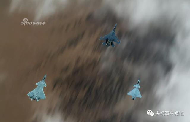 国产最强战队！中国空军歼20歼10C歼16三机同框