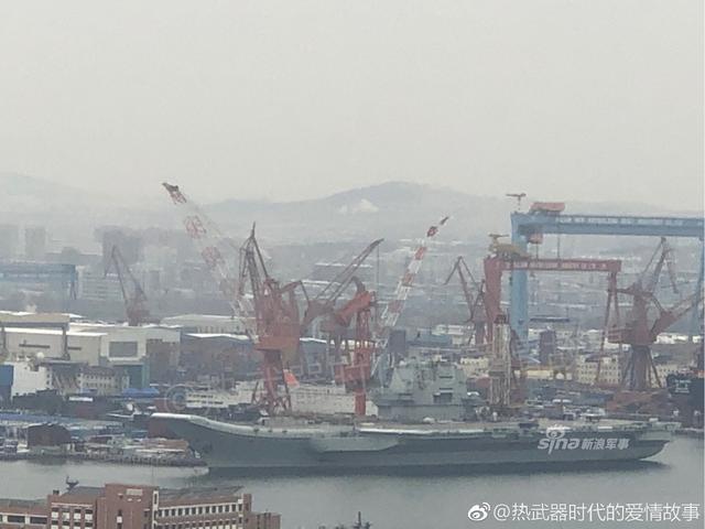 我国产航母和辽宁舰烟囱又冒烟