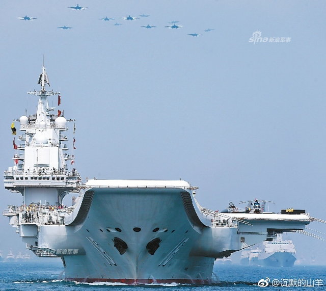 何时夜间起降？我军辽宁号航母满载歼15卫南海