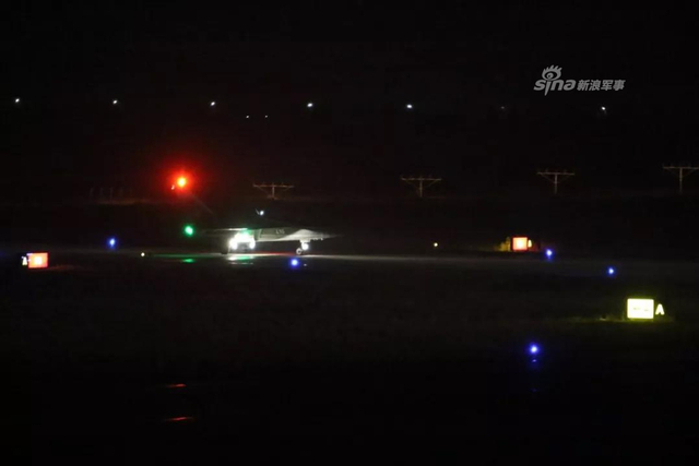 外贸机大卖大卖！洪都公司L15高教机新年也开练