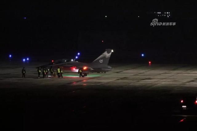 外贸机大卖大卖！洪都公司L15高教机新年也开练