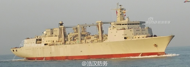 航母二奶妈稳稳的！901补给舰二号舰进展曝光
