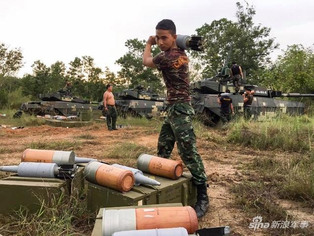 还不扔了全换VT4？泰国军队再秀堡垒M主战坦克