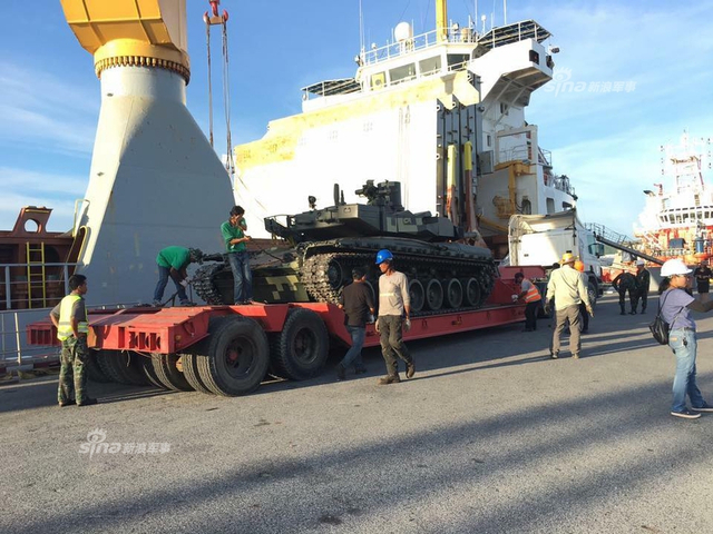 还不扔了全换VT4？泰国军队再秀堡垒M主战坦克