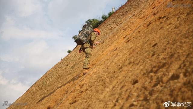 袋鼠竟然也懂美食!澳大利亚女兵掌勺做中国菜