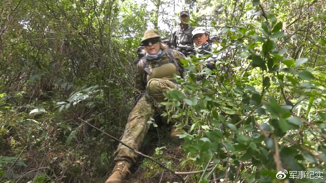 袋鼠竟然也懂美食!澳大利亚女兵掌勺做中国菜