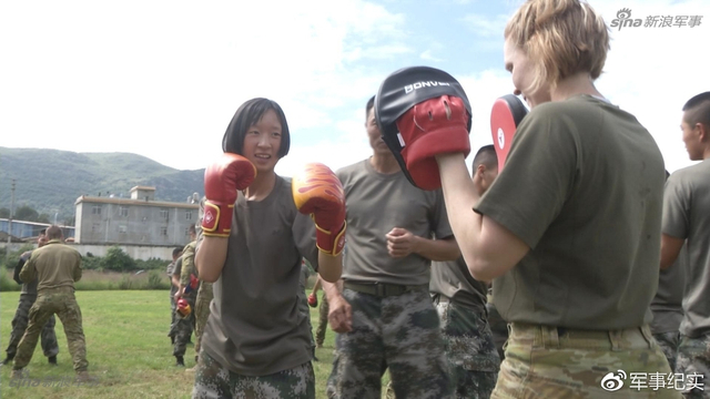 袋鼠竟然也懂美食!澳大利亚女兵掌勺做中国菜