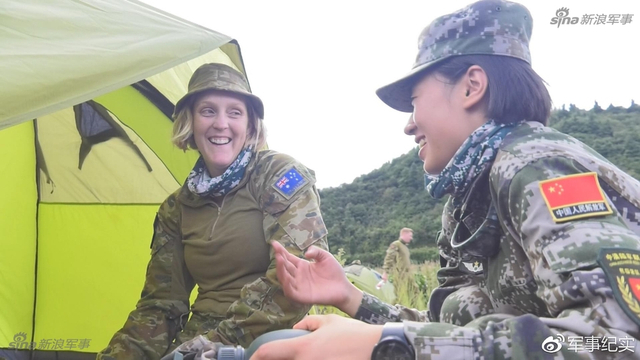 袋鼠竟然也懂美食!澳大利亚女兵掌勺做中国菜