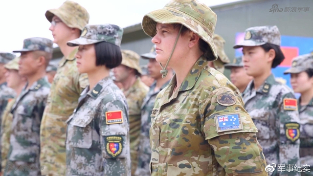 袋鼠竟然也懂美食!澳大利亚女兵掌勺做中国菜