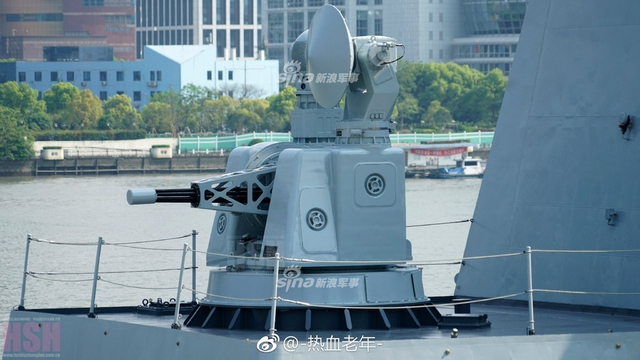 没派南海舰队的！我军052C神盾舰赴东盟阅舰式