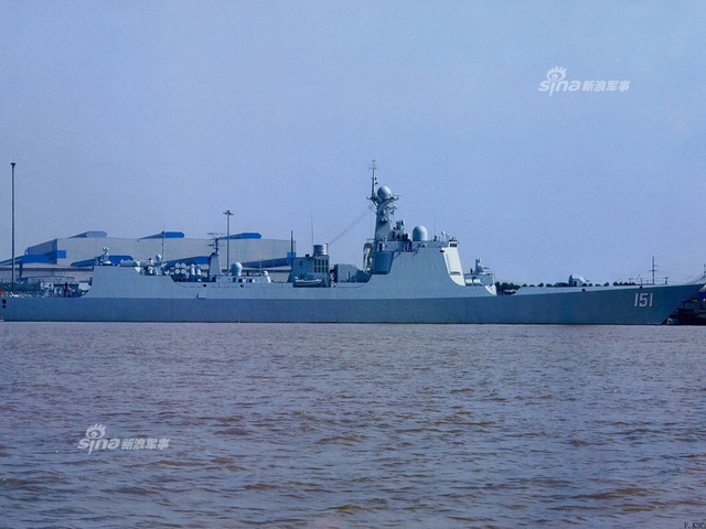 没派南海舰队的！我军052C神盾舰赴东盟阅舰式