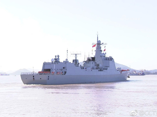 没派南海舰队的！我军052C神盾舰赴东盟阅舰式