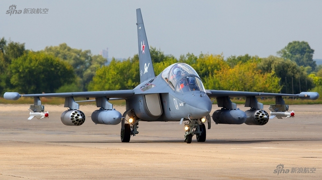 缅甸空军新到货两架雅克130