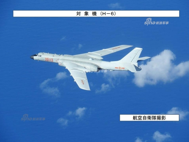 台军公开拦截解放军远海战机编队照片 台“防长”监视全程