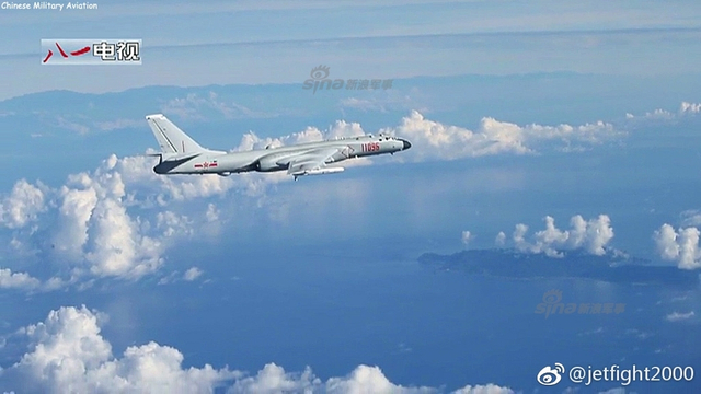 台军公开拦截解放军远海战机编队照片 台“防长”监视全程