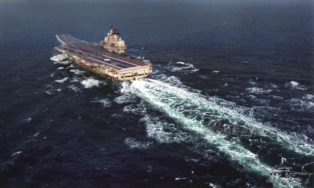 何时夜间起降？我军辽宁号航母满载歼15卫南海