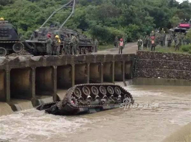 再不担心翻车了！台军被曝动用地铁载运军车和士兵