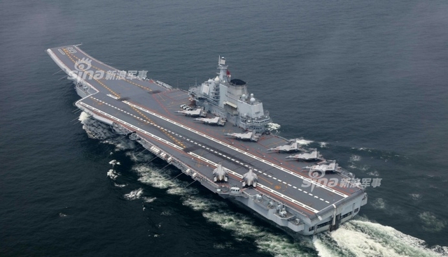 何时夜间起降？我军辽宁号航母满载歼15卫南海