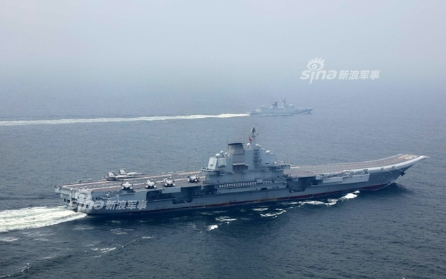 何时夜间起降？我军辽宁号航母满载歼15卫南海