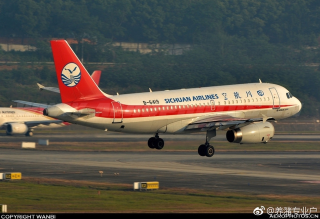 致敬英雄!客机玻璃爆裂我空军转业飞行员备降成功