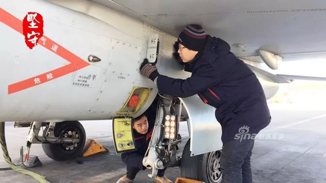 能当舰载教练机？洪都航空L-15教练机冬日猛“产崽”