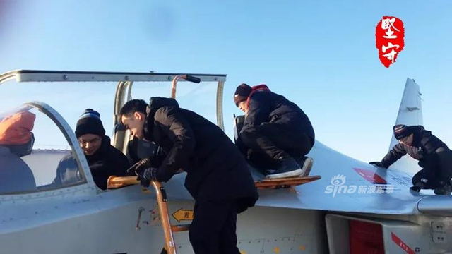 能当舰载教练机？洪都航空L-15教练机冬日猛“产崽”