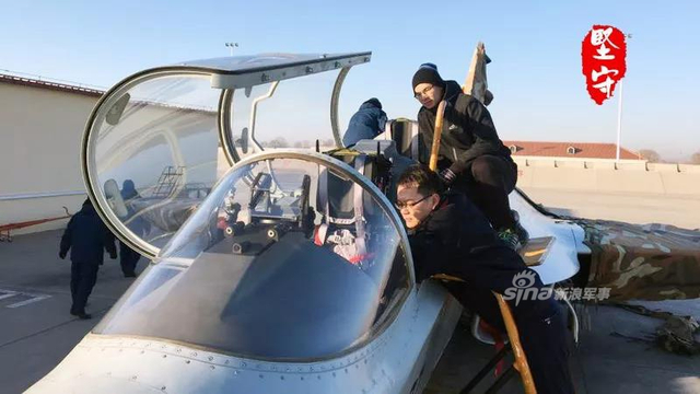 能当舰载教练机？洪都航空L-15教练机冬日猛“产崽”