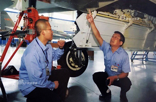 并列双座机首！我军国产隐形歼击轰炸机真身曝光