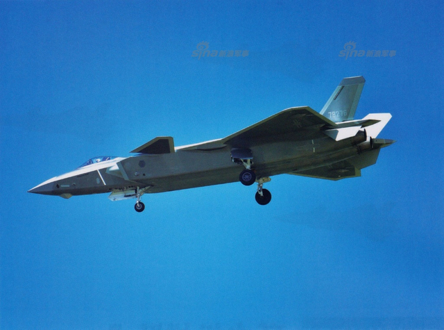 这是超巡矢发？我军歼20战机国产发动机疑似曝光