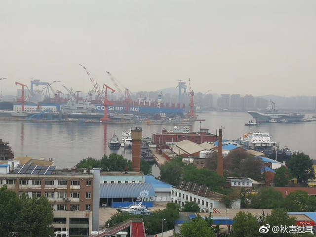 双航母时代来了！我军辽宁舰与国产航母会师大连