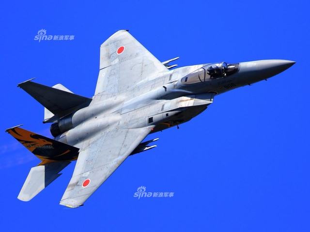 来跟我军过两招？日本首位F-15战机女飞行员亮相