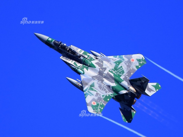 来跟我军过两招？日本首位F-15战机女飞行员亮相