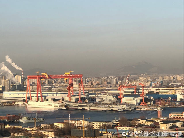 抢在阅舰式前归队！中国海军辽宁舰改造完毕今日出海