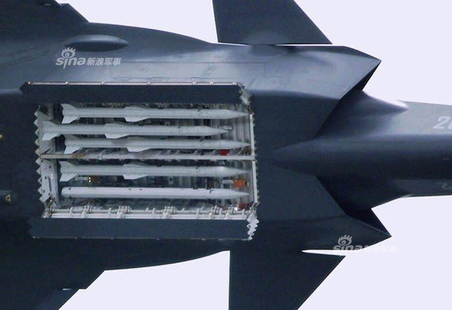 杀器不止歼20用!我军歼11B战机携挂霹雳15照曝光