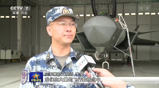 欲与天公试比高!我军歼20战机红色夕阳下归航英姿