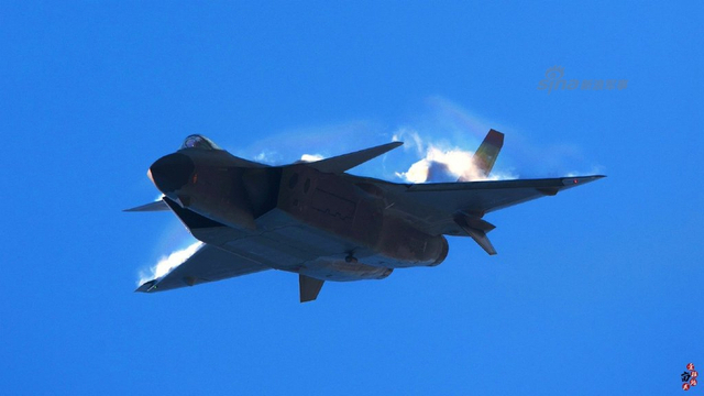 黑丝带战力无双！我空军歼20战机凌空决胜英姿不俗