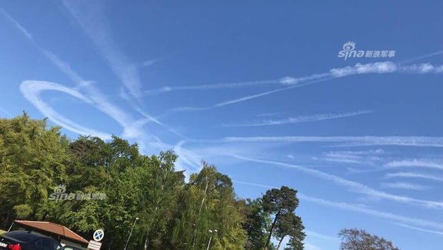 恶搞再出新境界！美军战机在德国上空画不可描述之物