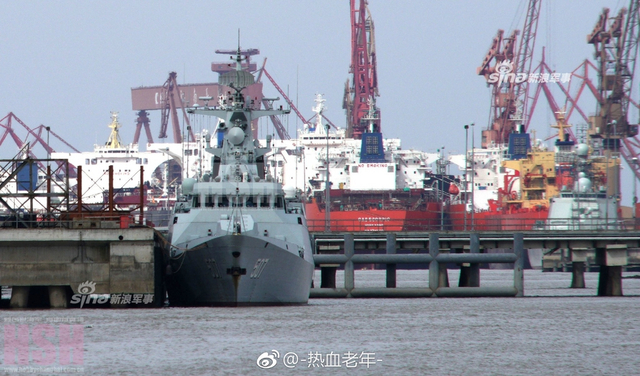 小动物翻江倒海!我南海舰队056护卫舰组团实战海训